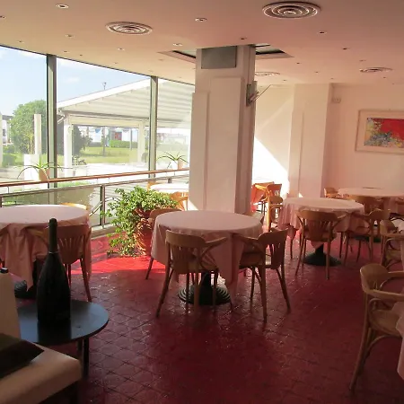 Hotel Plaza 2*